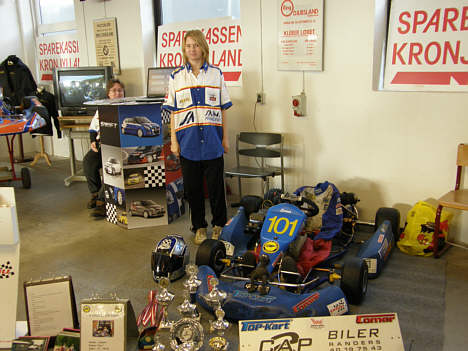 Carina Christensen viste at det ikke kun er drenge der kan tage pokaler i Go Kart klasserne.